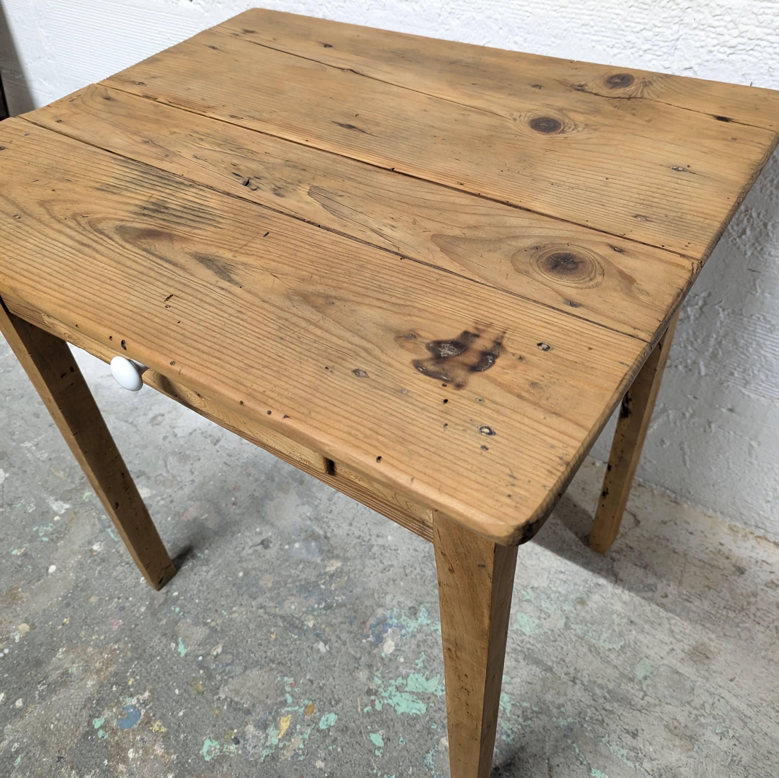 Petite table de ferme