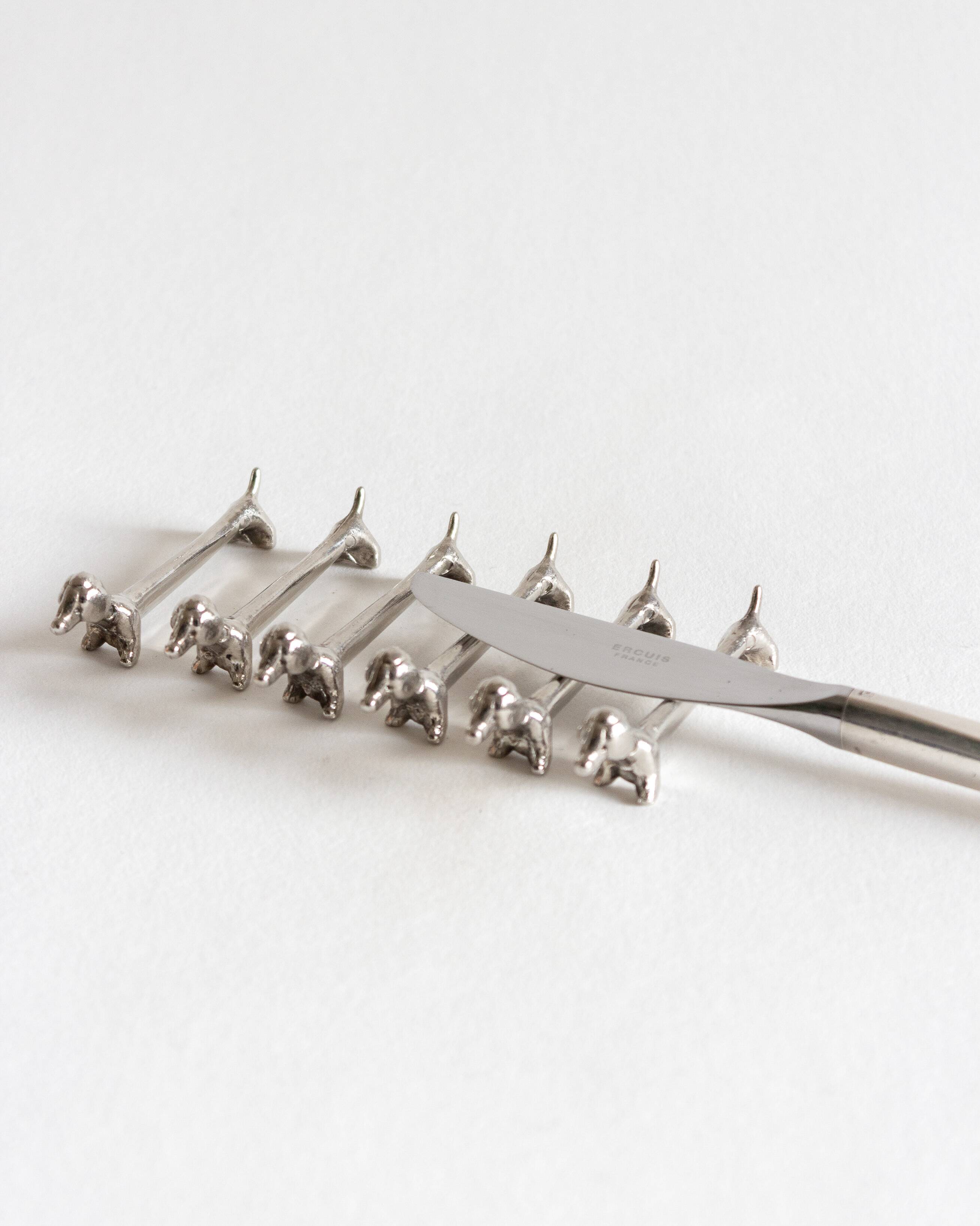 Set of six dachshund-shaped knife holders, 1970s