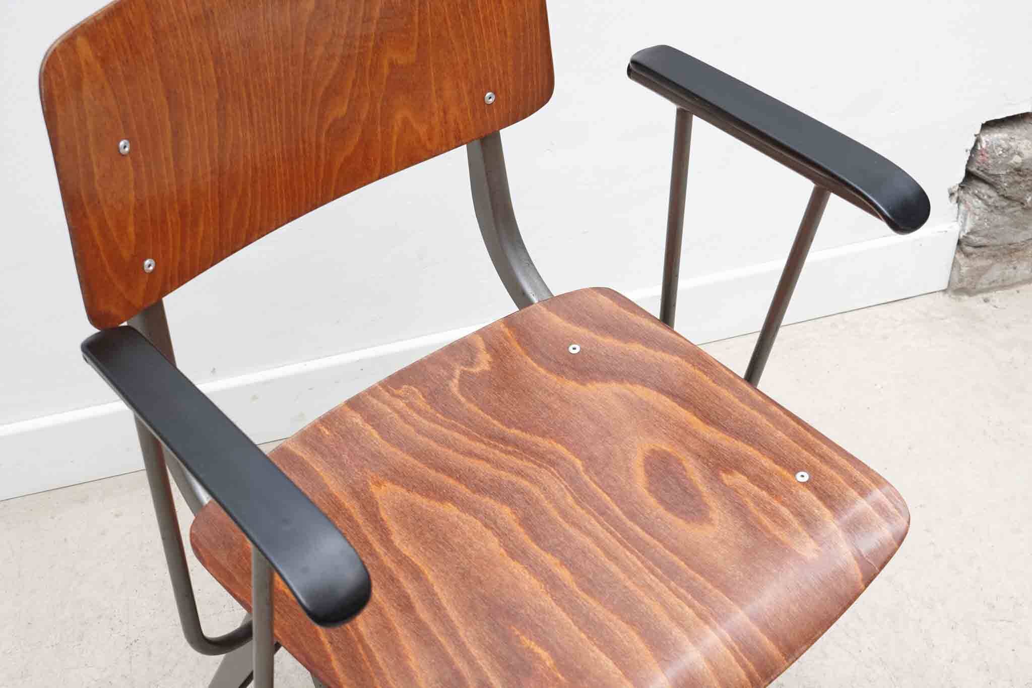 Friso style chair with oak and metal armrests