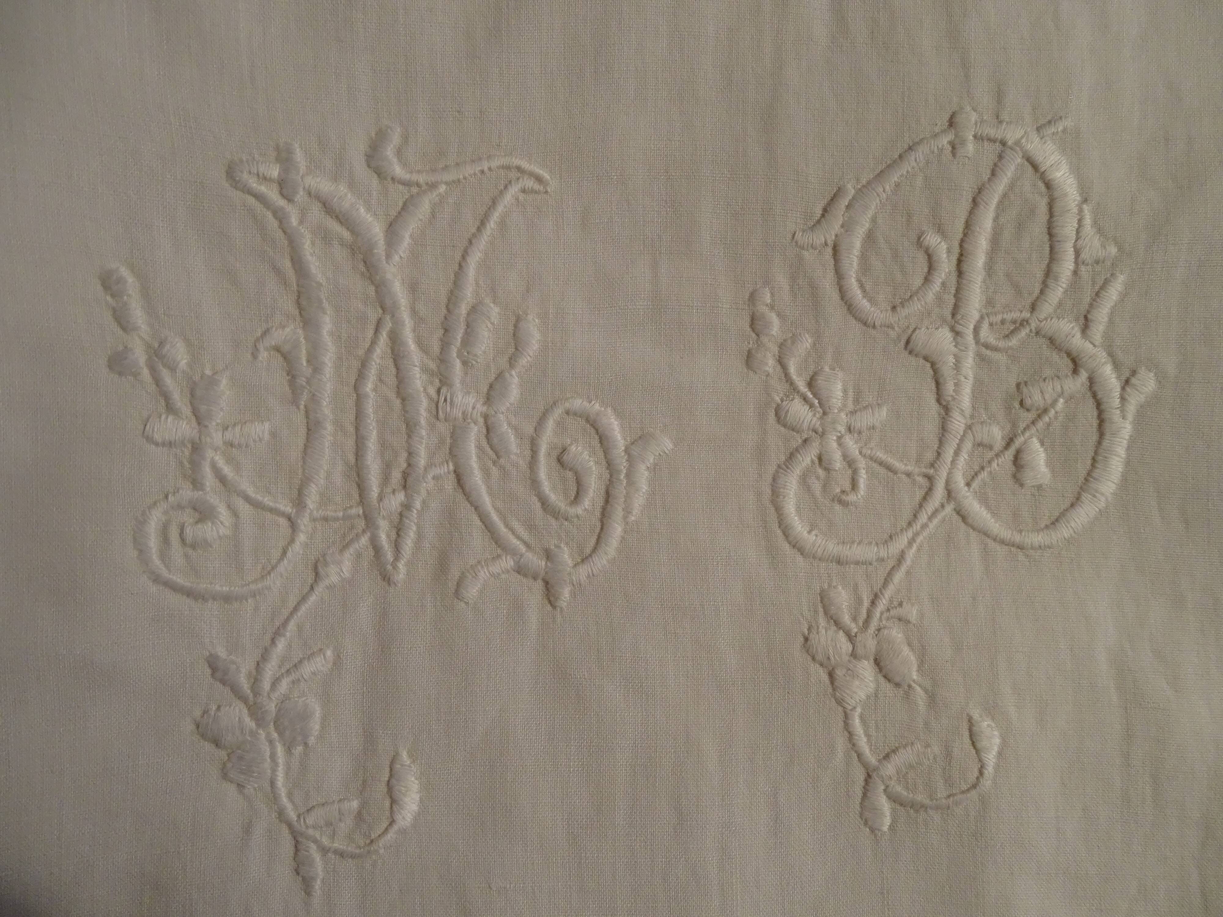 Lot 2 pillowcases embroidered and monogrammed MB old cotton 70 x 75