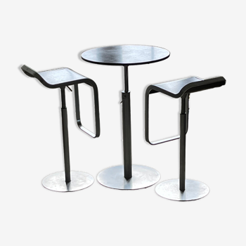 Bistro table with two stools
