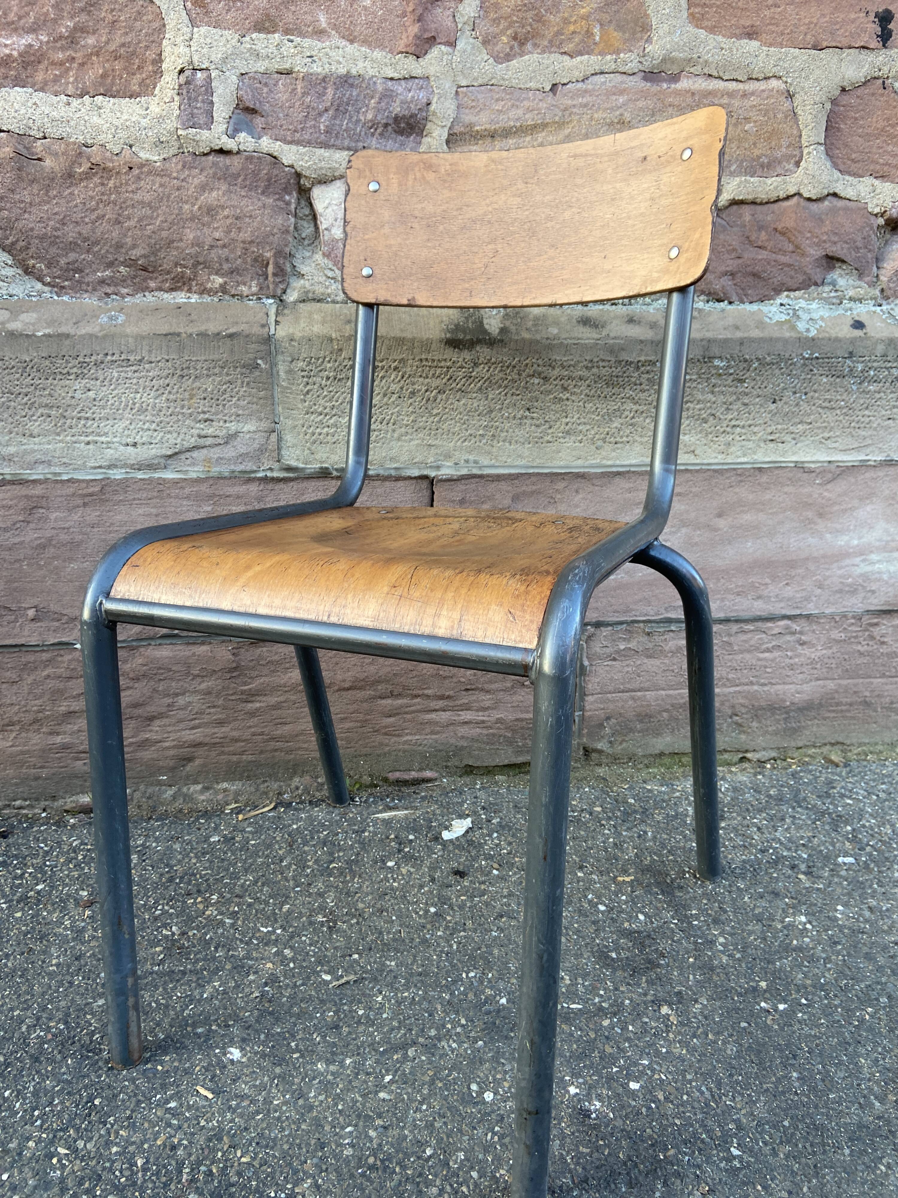 Lot de 4 chaises d'école dépareillée vintage