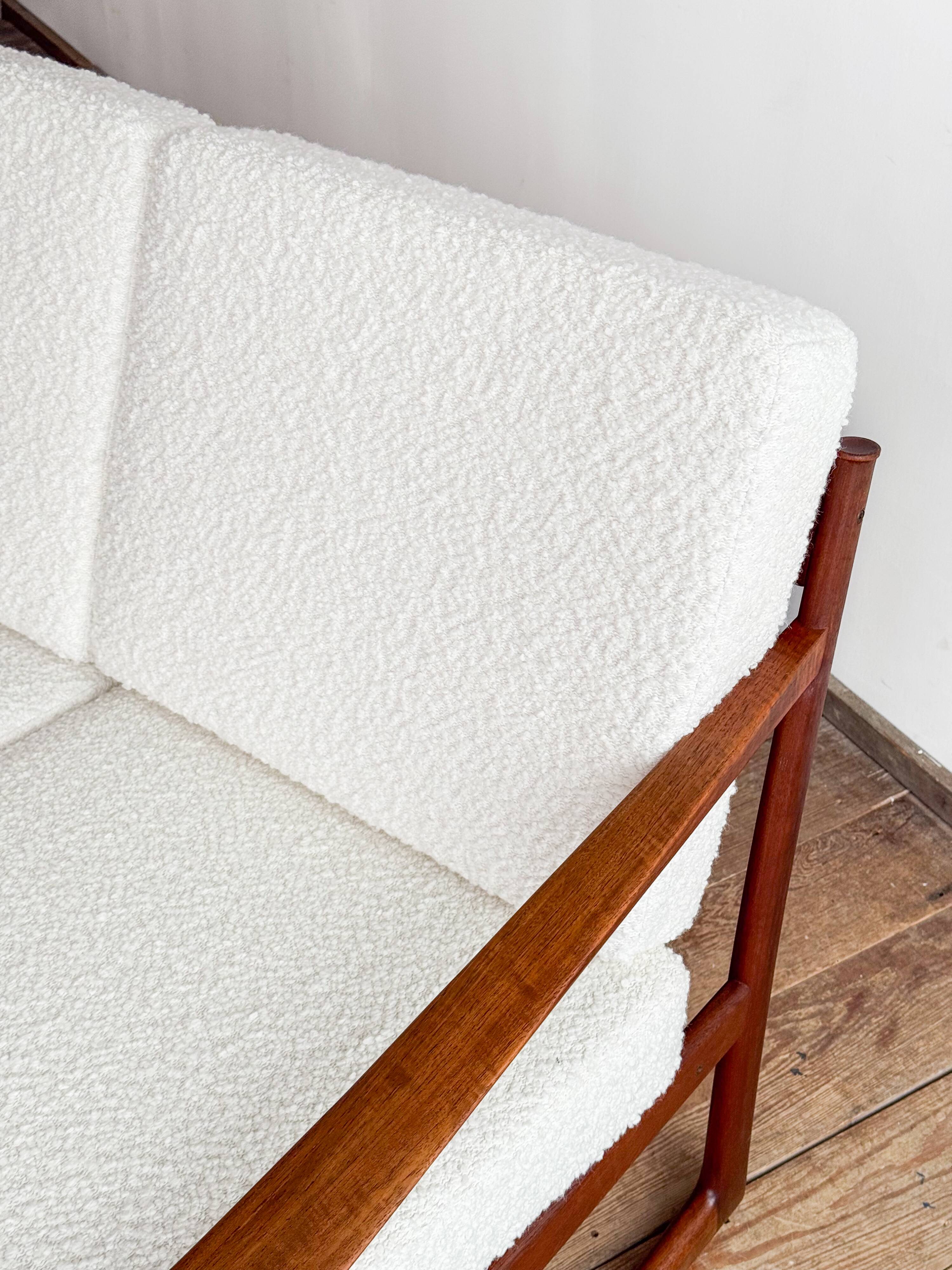 Canapé FD130/3 by Hvidt Mølgaard, Mid Century sofa in teak, Denmark