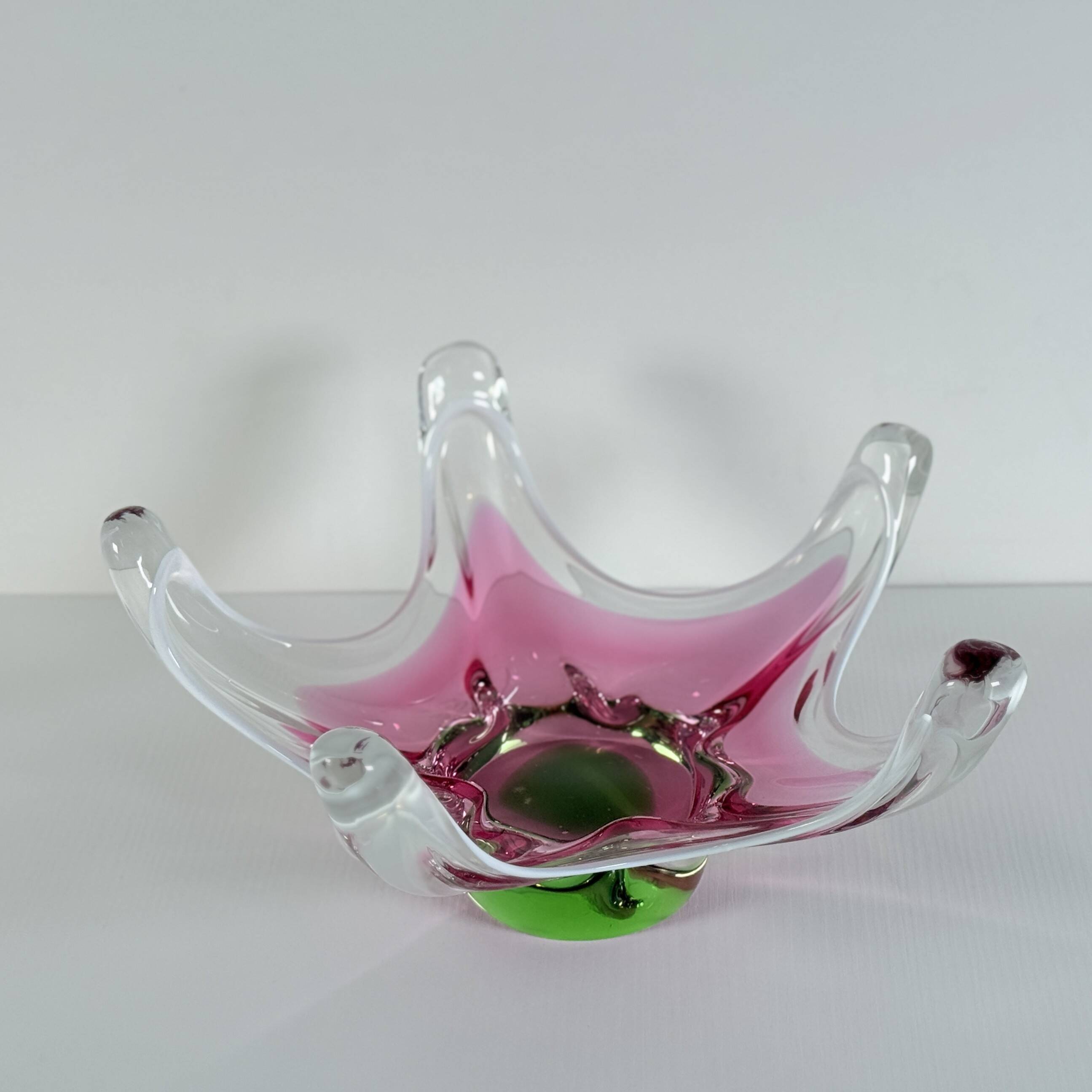 Bol en verre de Bohême en forme d'étoile, Josef Hospodka