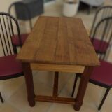 Table de ferme en chêne à pieds joinds par une entretoise