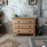 Wooden chest of drawers
