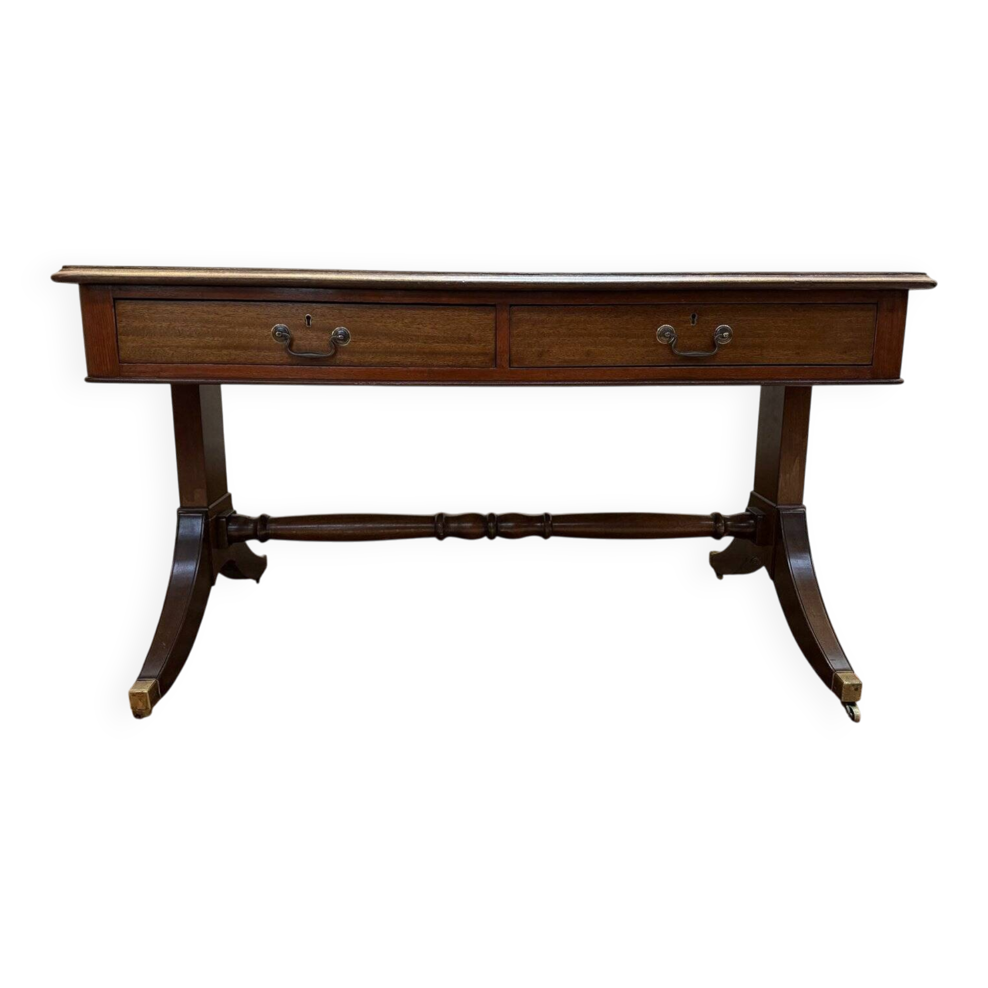 English-style flat desk in mahogany.