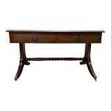 English-style flat desk in mahogany.