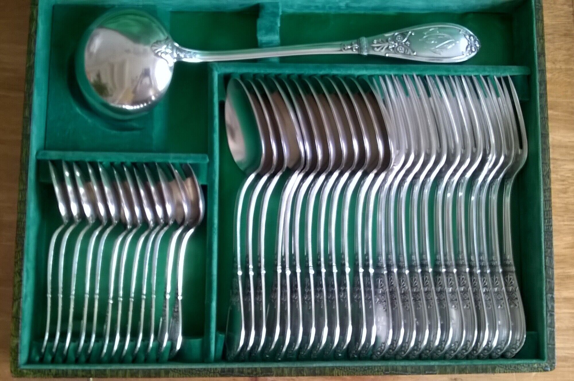 Silver metal housewife Goldsmith Perrin in Paris composed of 37 pieces