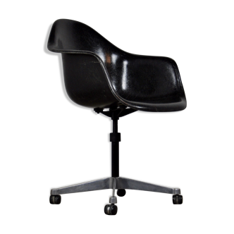 Armchairs by Charles Eames for Herman Miller  1977