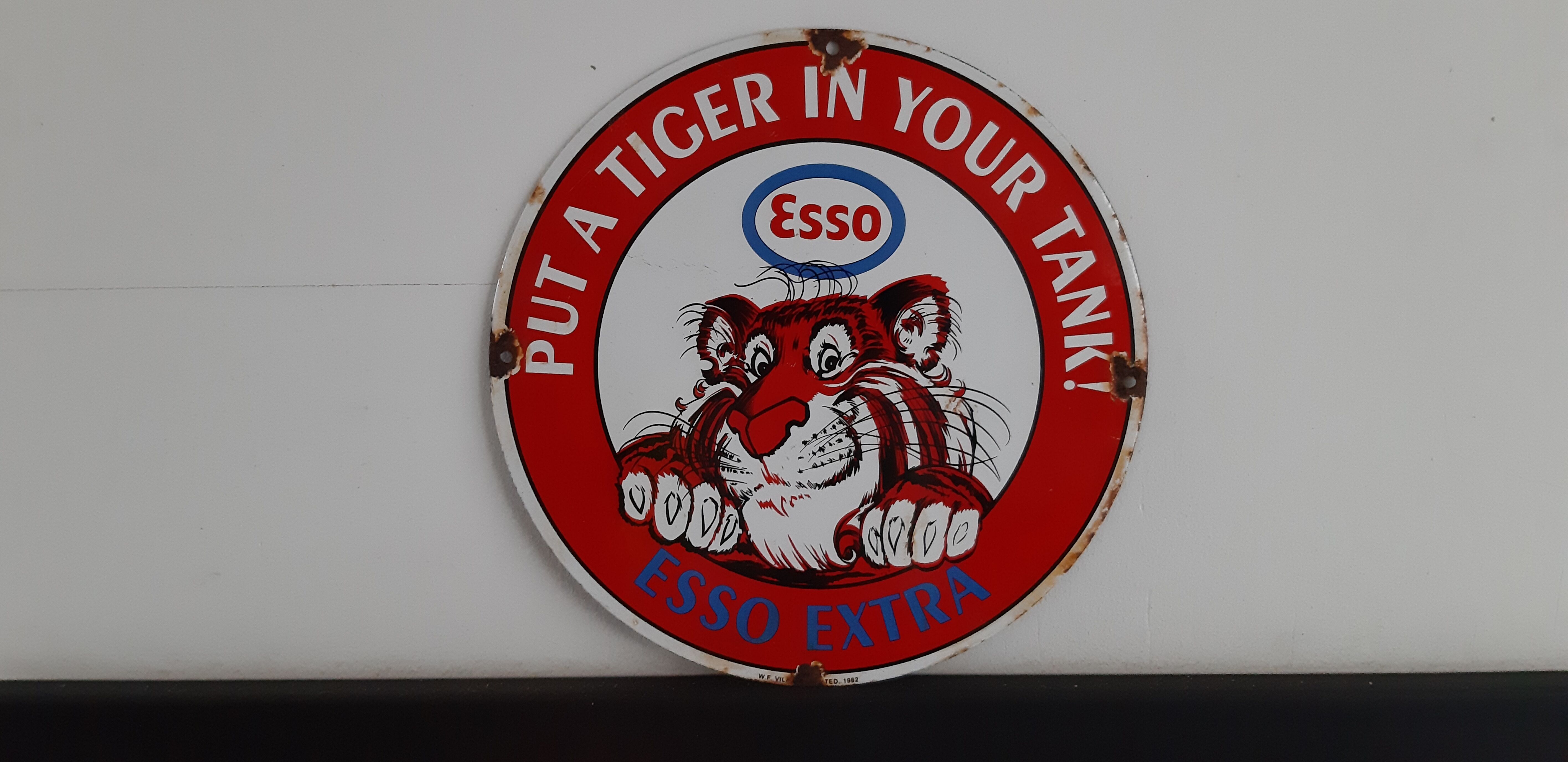 Enamelled plate ESSO 1962