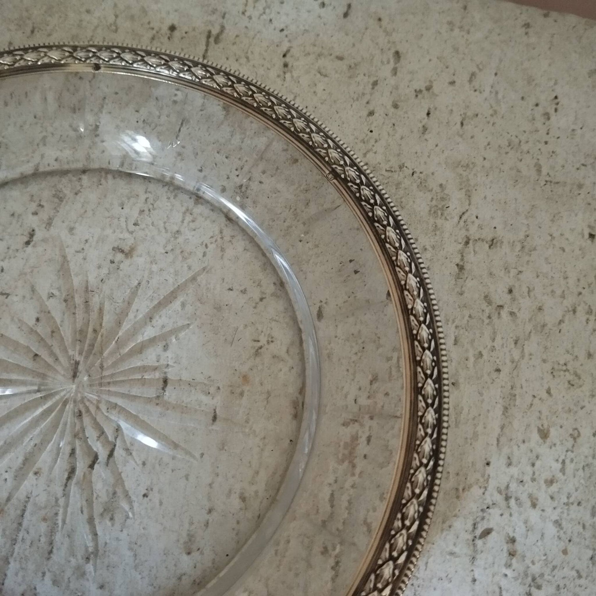 Assiette de présentation plateau argent massif cristal