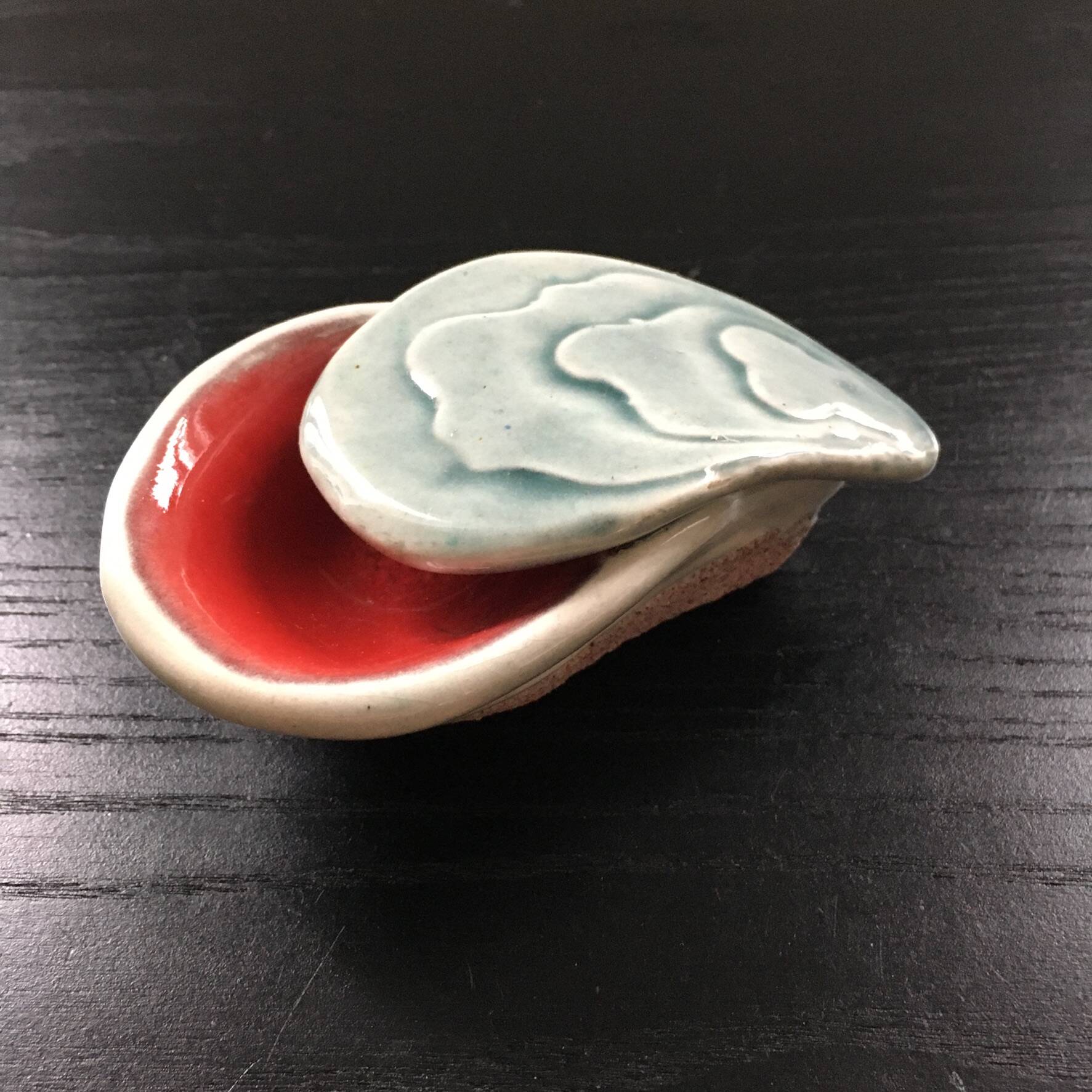Individual shell ashtray