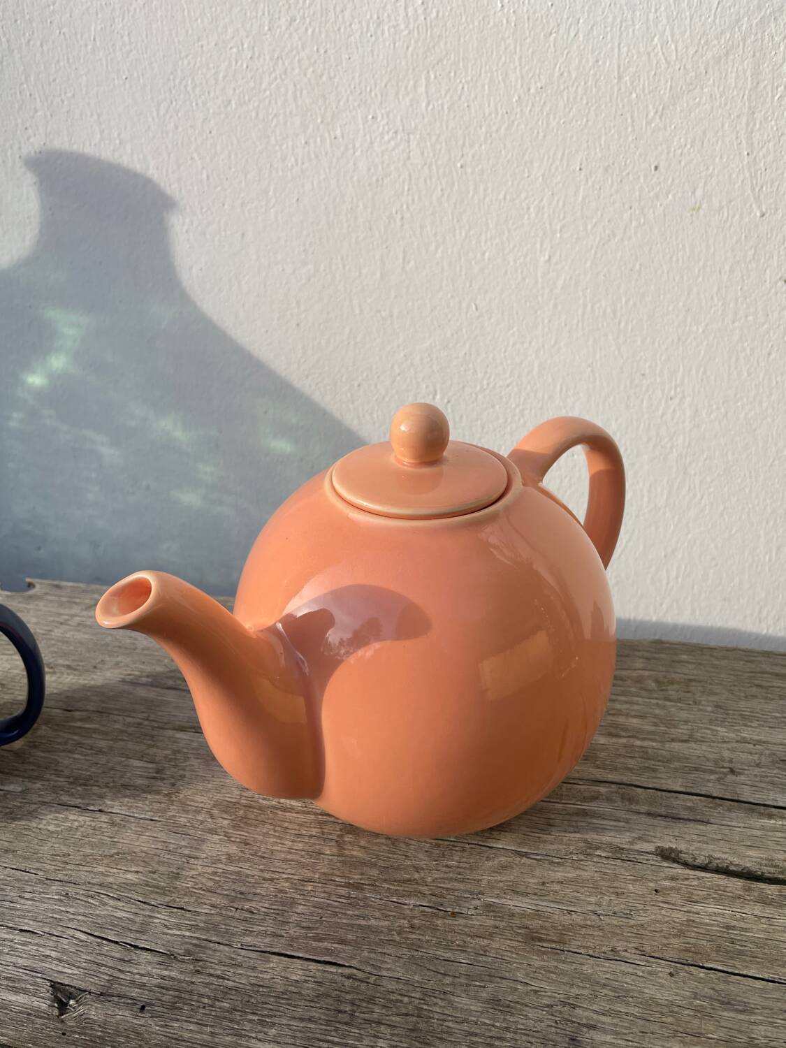 Salmon-colored ceramic teapot, Maison Pagnossin, Italy