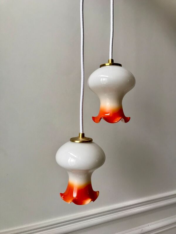 Ensemble de 4 suspensions tulipes en opaline orange dégradé fil orange et blanc années 70