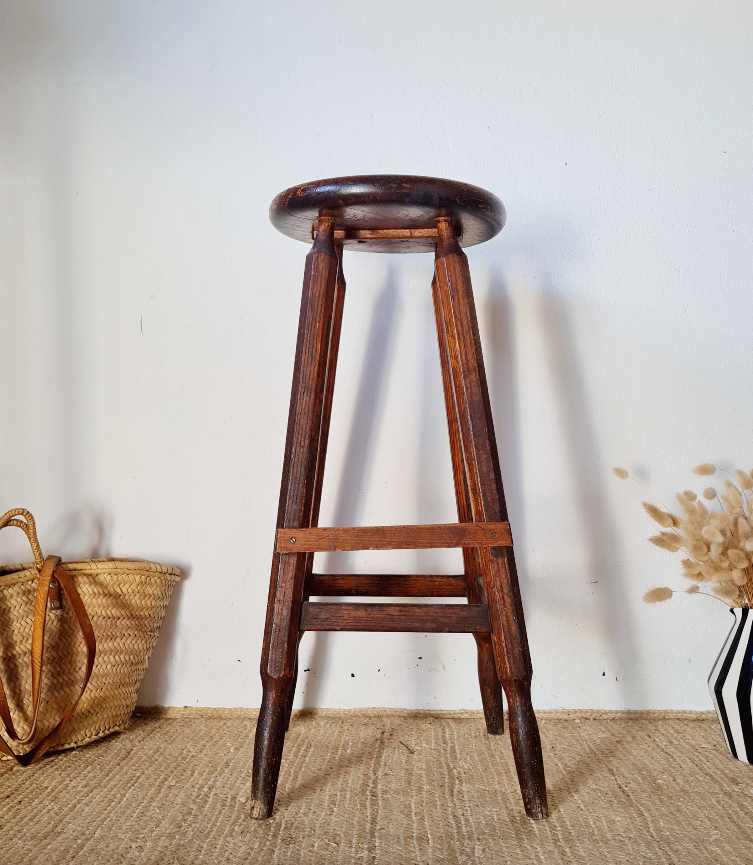 Tabouret haut d'atelier patiné