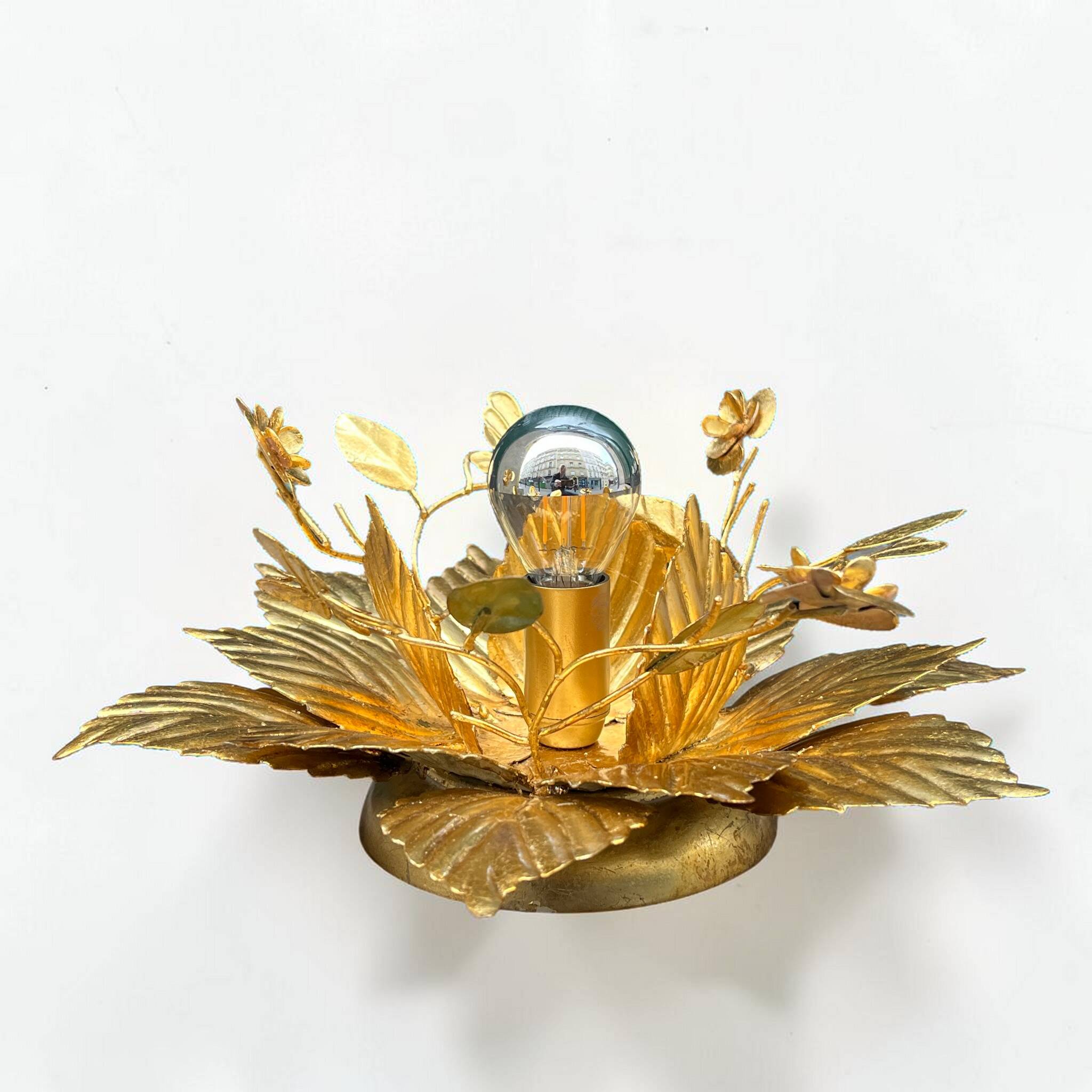 Vintage gold leaf metal flower wall light Florentine wall sconce