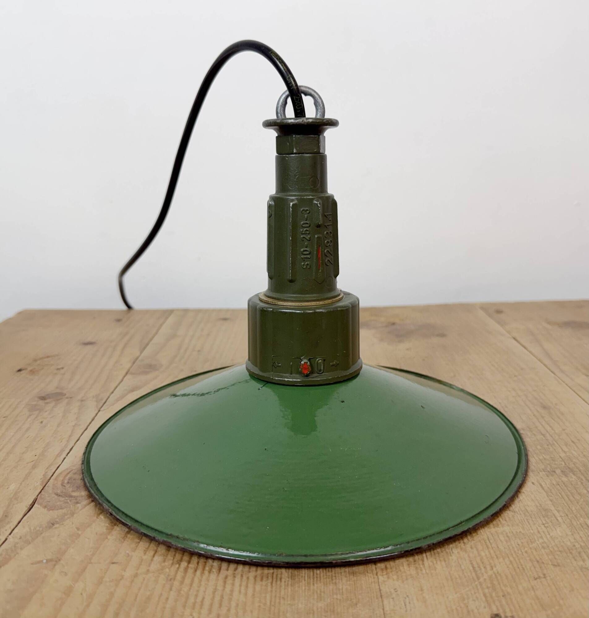 Industrial Green Enamel Military Pendant Lamp with Cast Aluminium Top, 1960