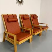Scandinavian design lounge set in pine with 3 lounge chairs and a table from the 70s.