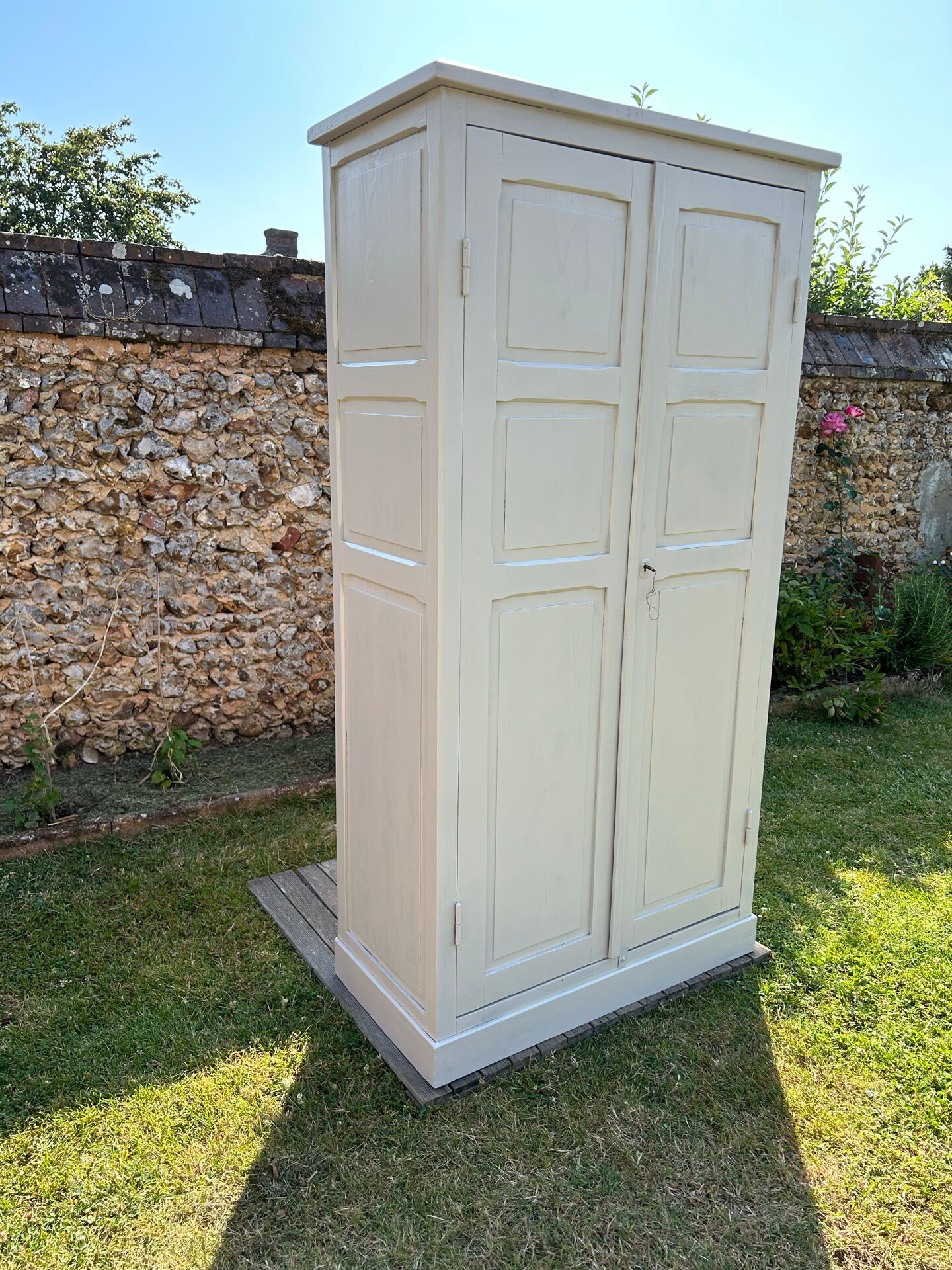 Parisian wardrobe white rye