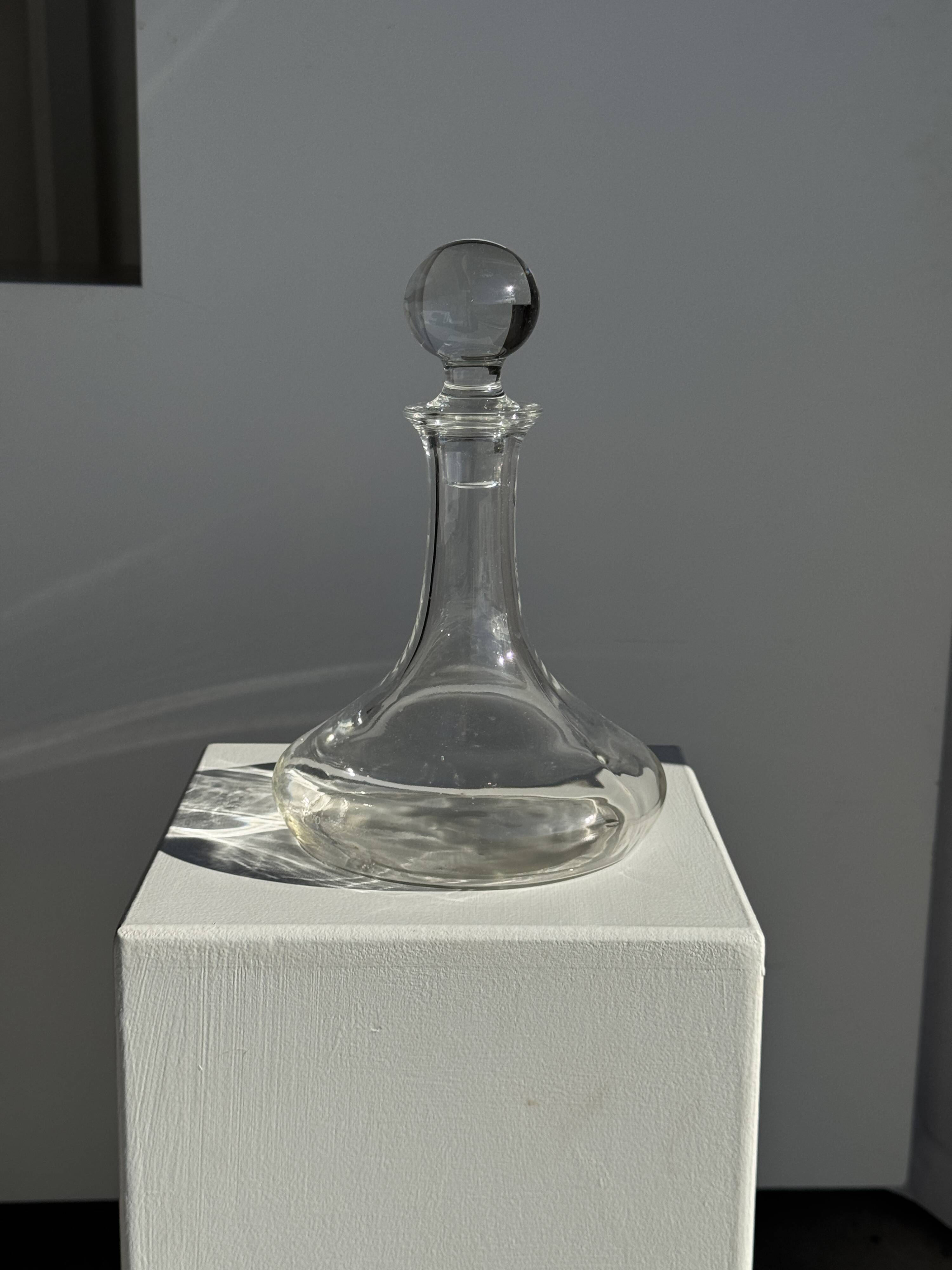 Vintage decanter with round stopper H27