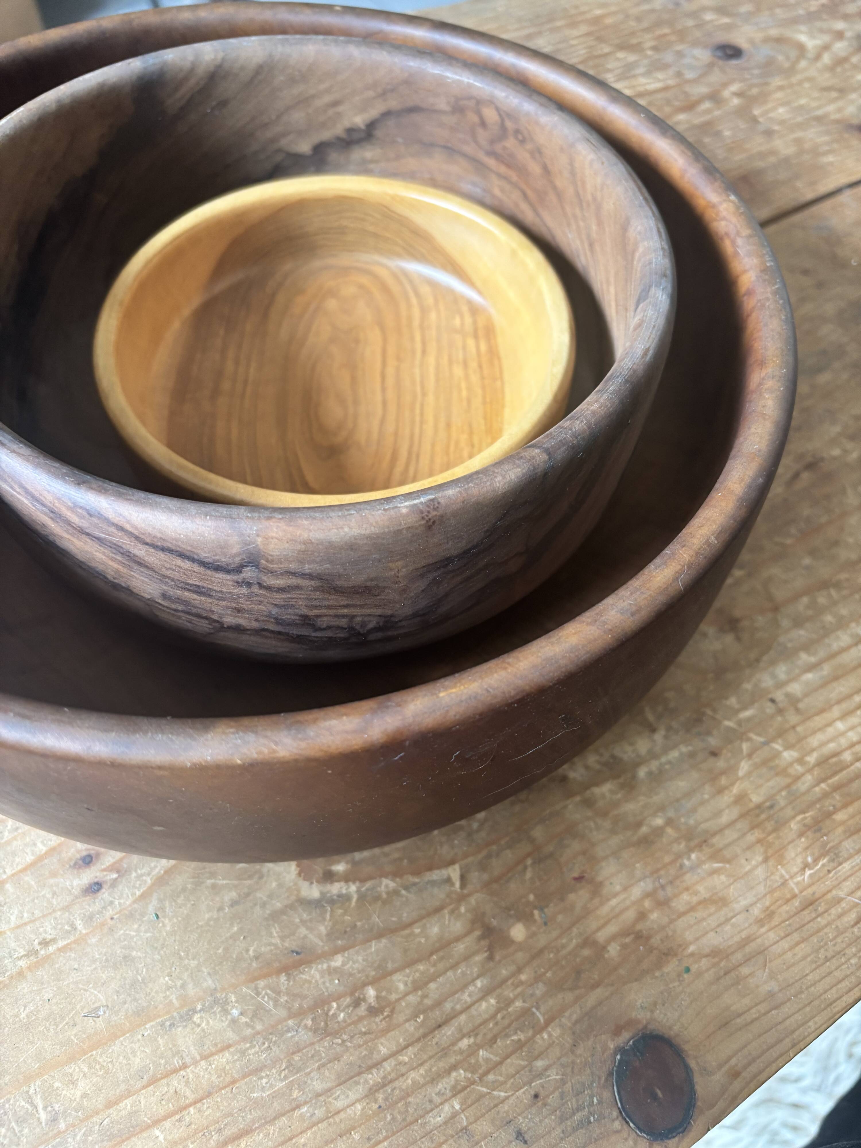 Ensemble de trois coupes en véritable bois d'olivier, fartisanaux, vintage