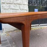 Tricoire and Vecchione extending table