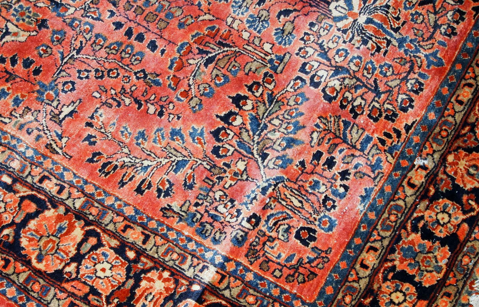 Handmade antique Persian Sarouk rug 4' x 6.8' (122cm x 207cm) 1920s - 1B784
