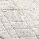 Tapis berbère marocain Beni Ouarain écru uni à losanges gravés 300x200cm
