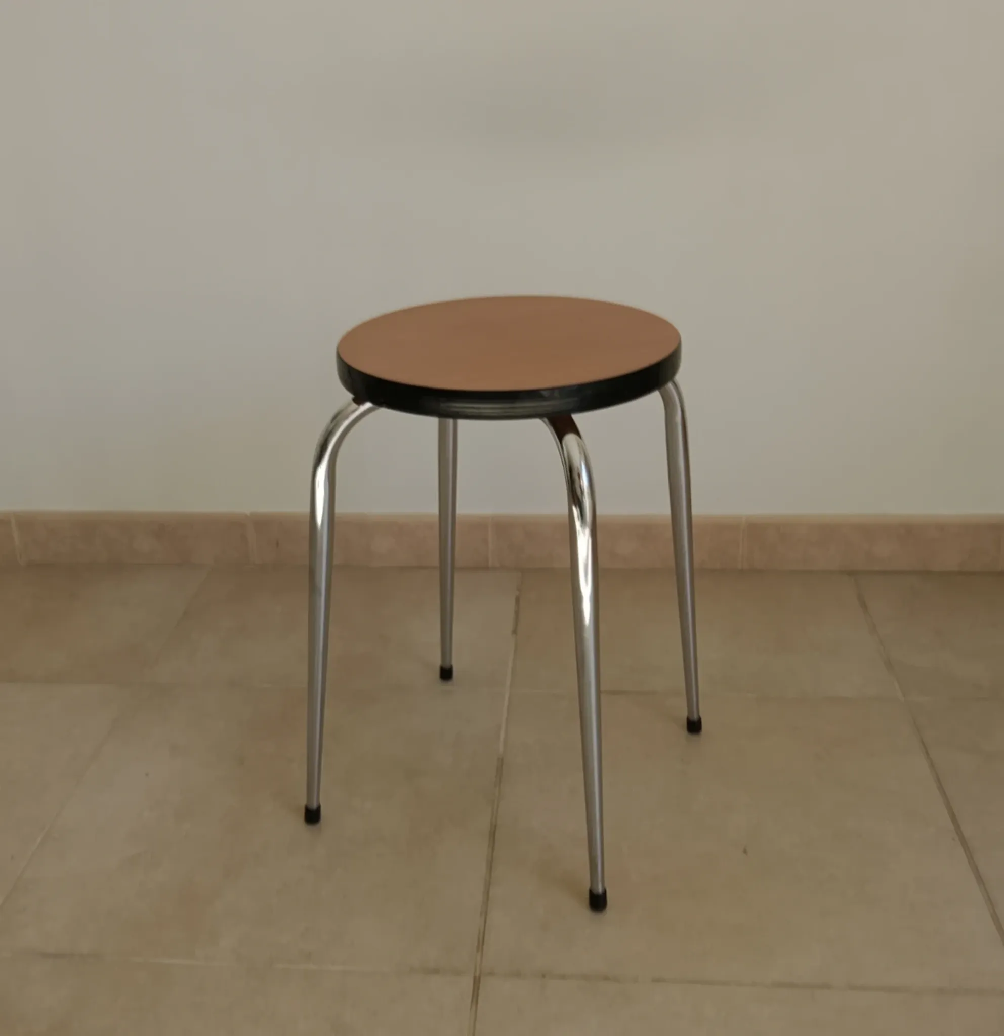 Vintage round stool in Formica from the 1970s.