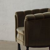 Mid-20th century, pair of Danish shell lounge chairs in green velvet, 1940s.