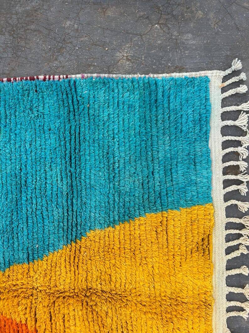 Handmade traditional Moroccan Berber rug size 150 x 250 cm
