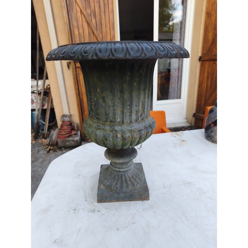 19th-century cast iron "Médicis" vase