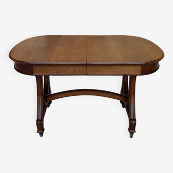 Dining room table by Maison Krieger, Art Nouveau, circa 1900, in solid oak