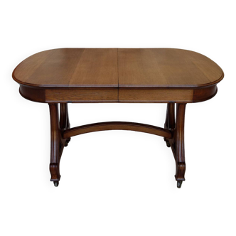 Dining room table by Maison Krieger, Art Nouveau, circa 1900, in solid oak
