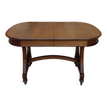 Dining room table by Maison Krieger, Art Nouveau, circa 1900, in solid oak