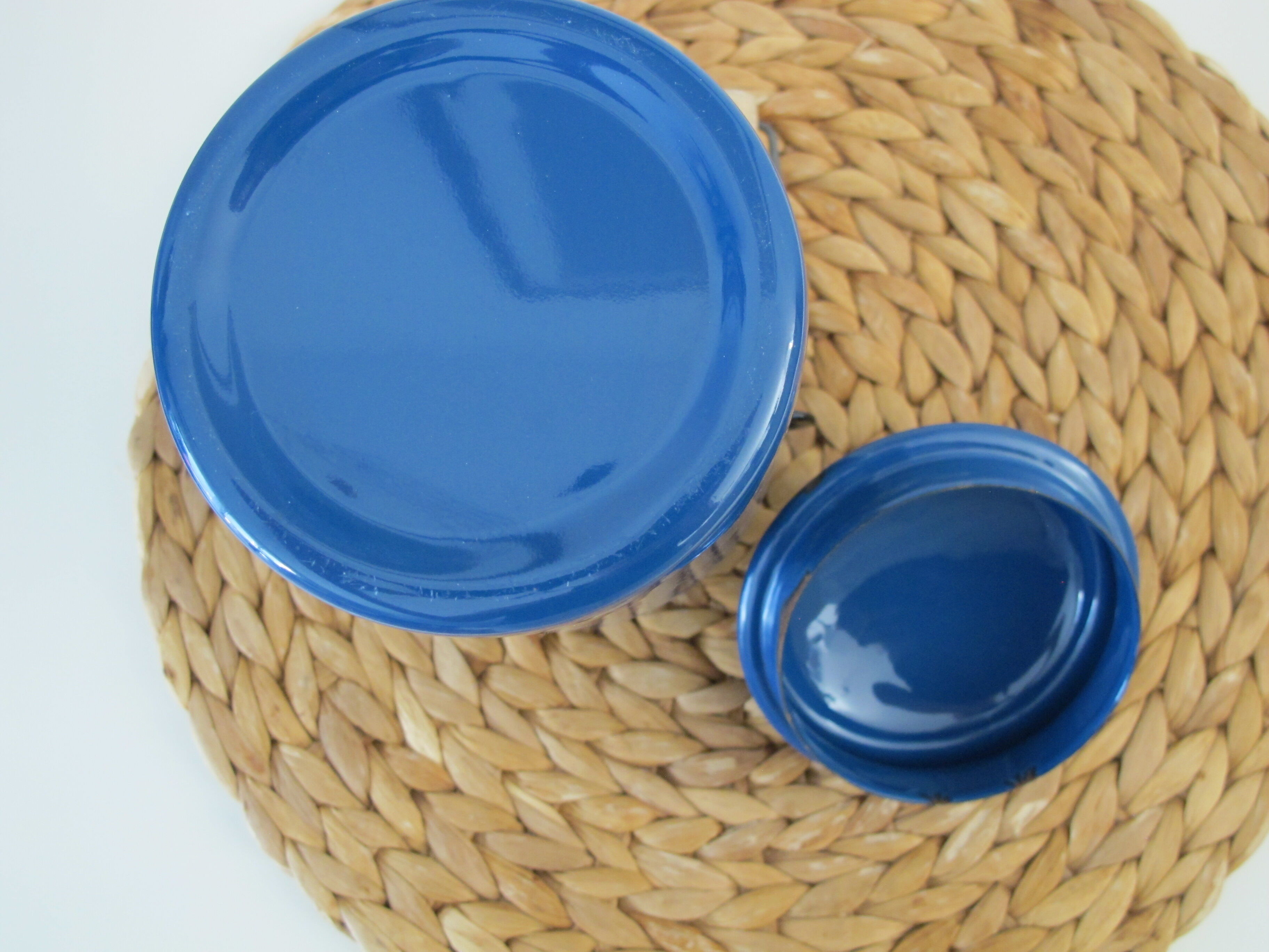 Milk pot in blue emailôle