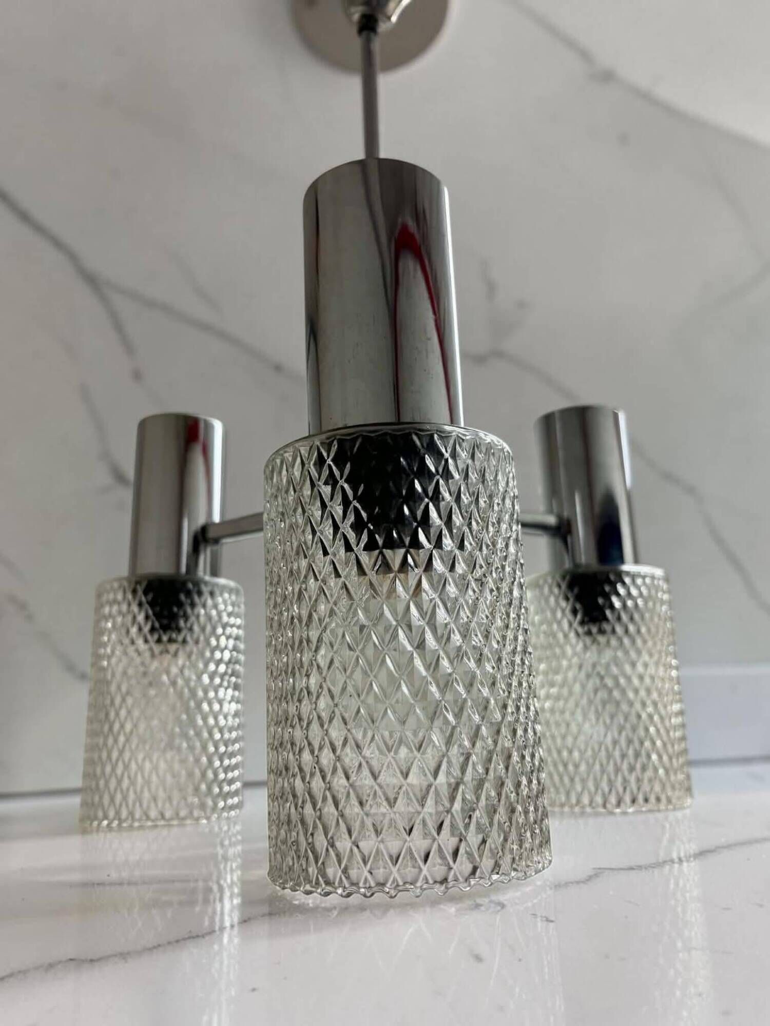 1970s vintage suspension, chrome, textured glass with a diamond point.