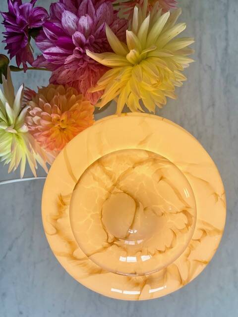 Lampe art déco en opaline marbrée et porcelaine