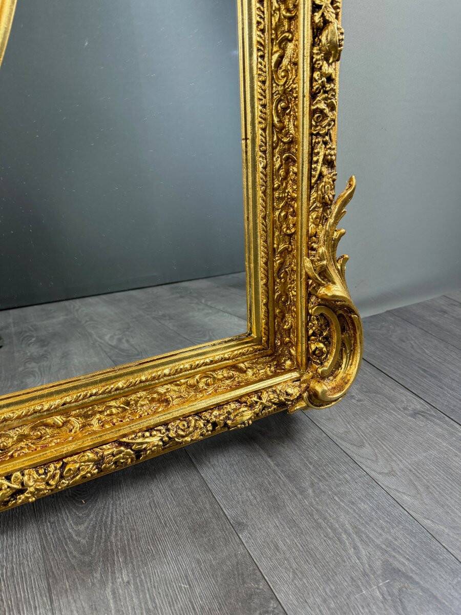 Grand miroir style Louis XV en bois sculpté et doré, XIXe siècle