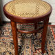 Tabouret bistrot en bois et cannage
