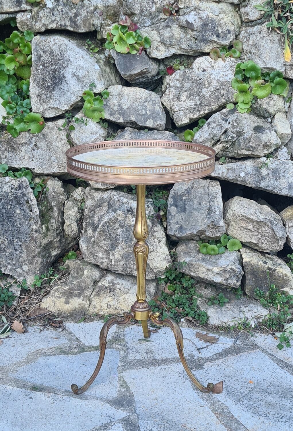 Small gueridon with marble plaque