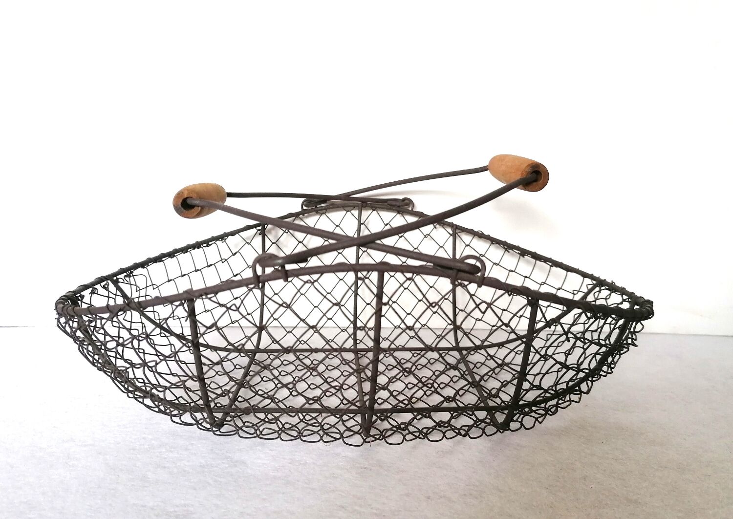 Basket wire mesh metal