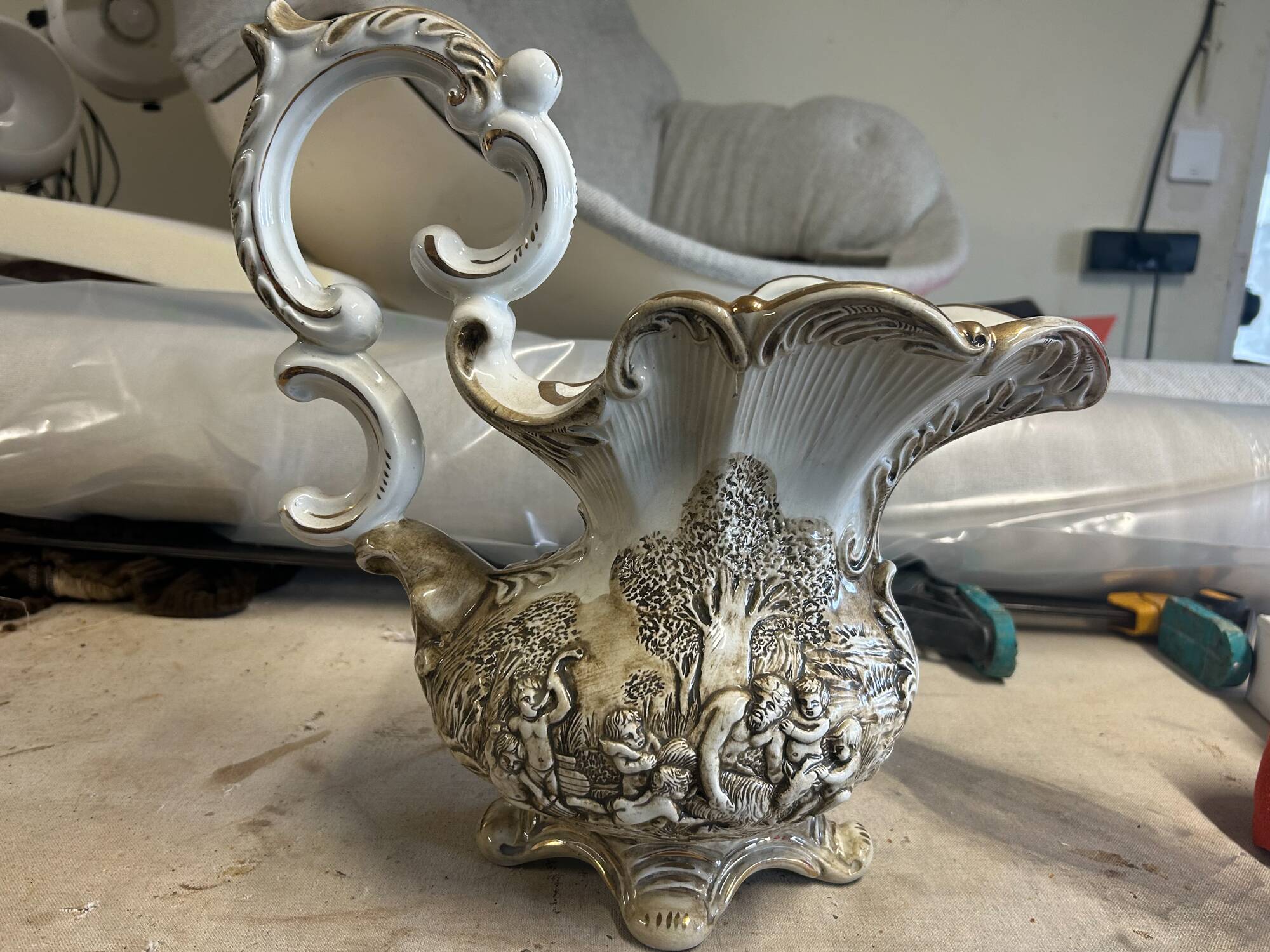 Aiguière en porcelaine R. Capodimonte néo-Rococo