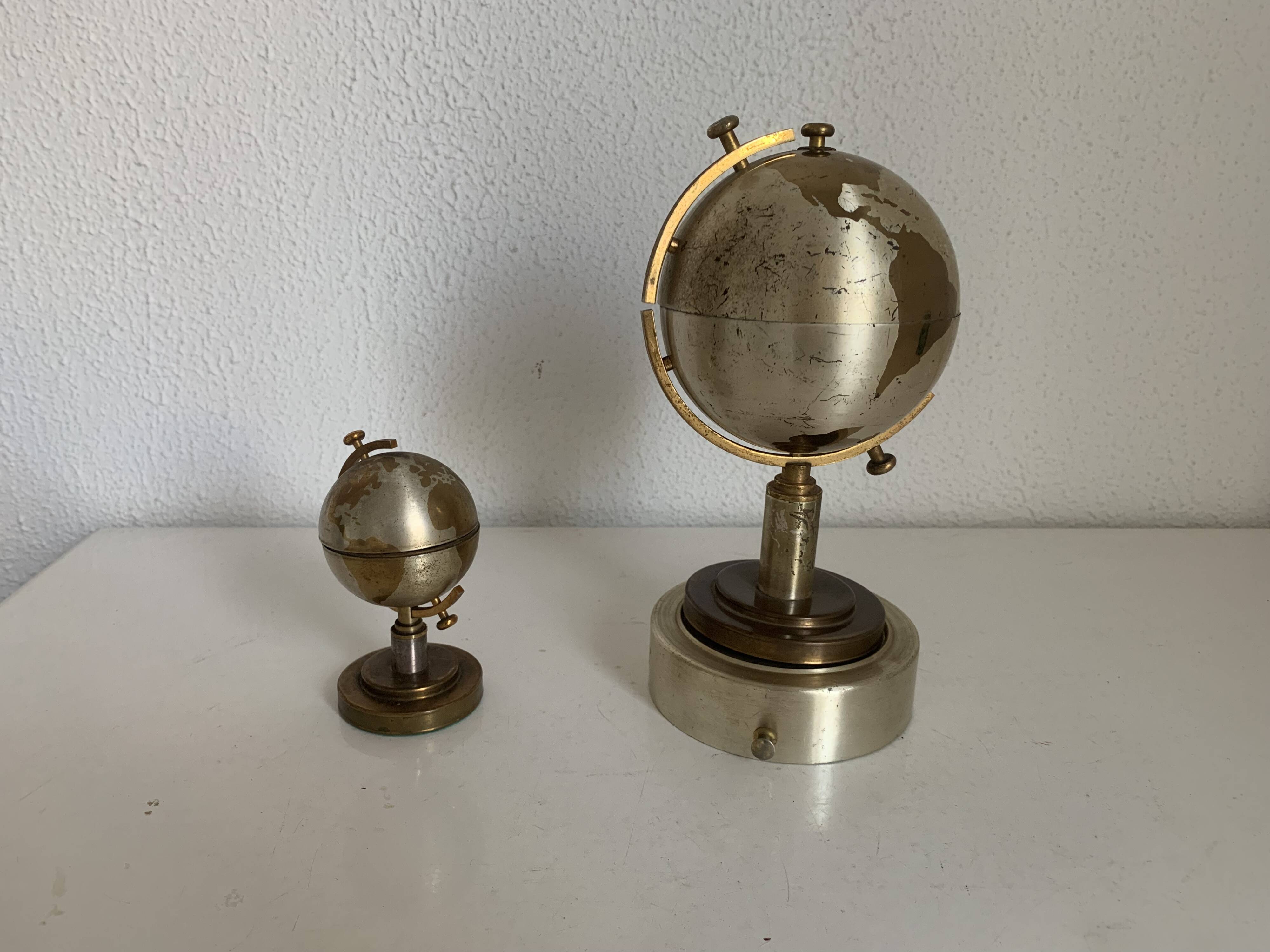 Vintage 1960s world map cigarette holder lighter dispenser - 21 x 11 cm