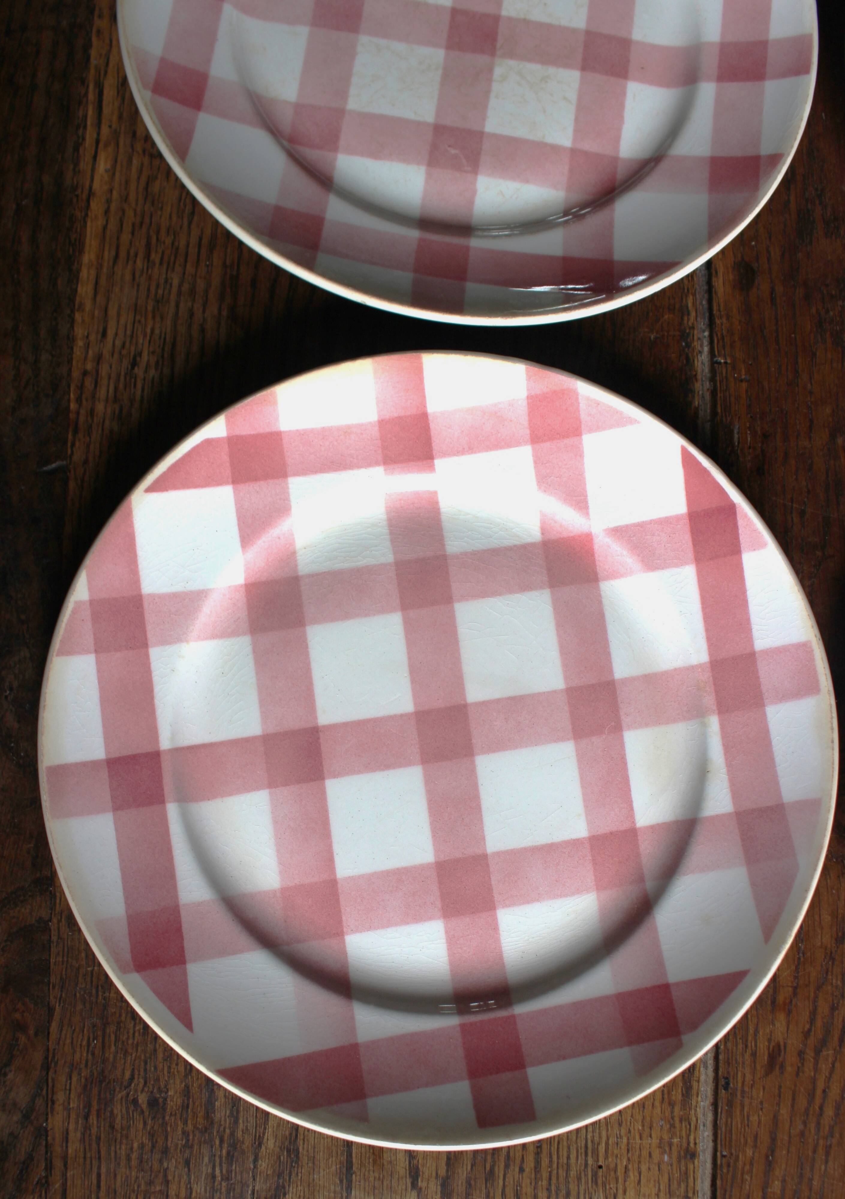 A set of 6 flat plates Nappe Rose Moulin des Loups