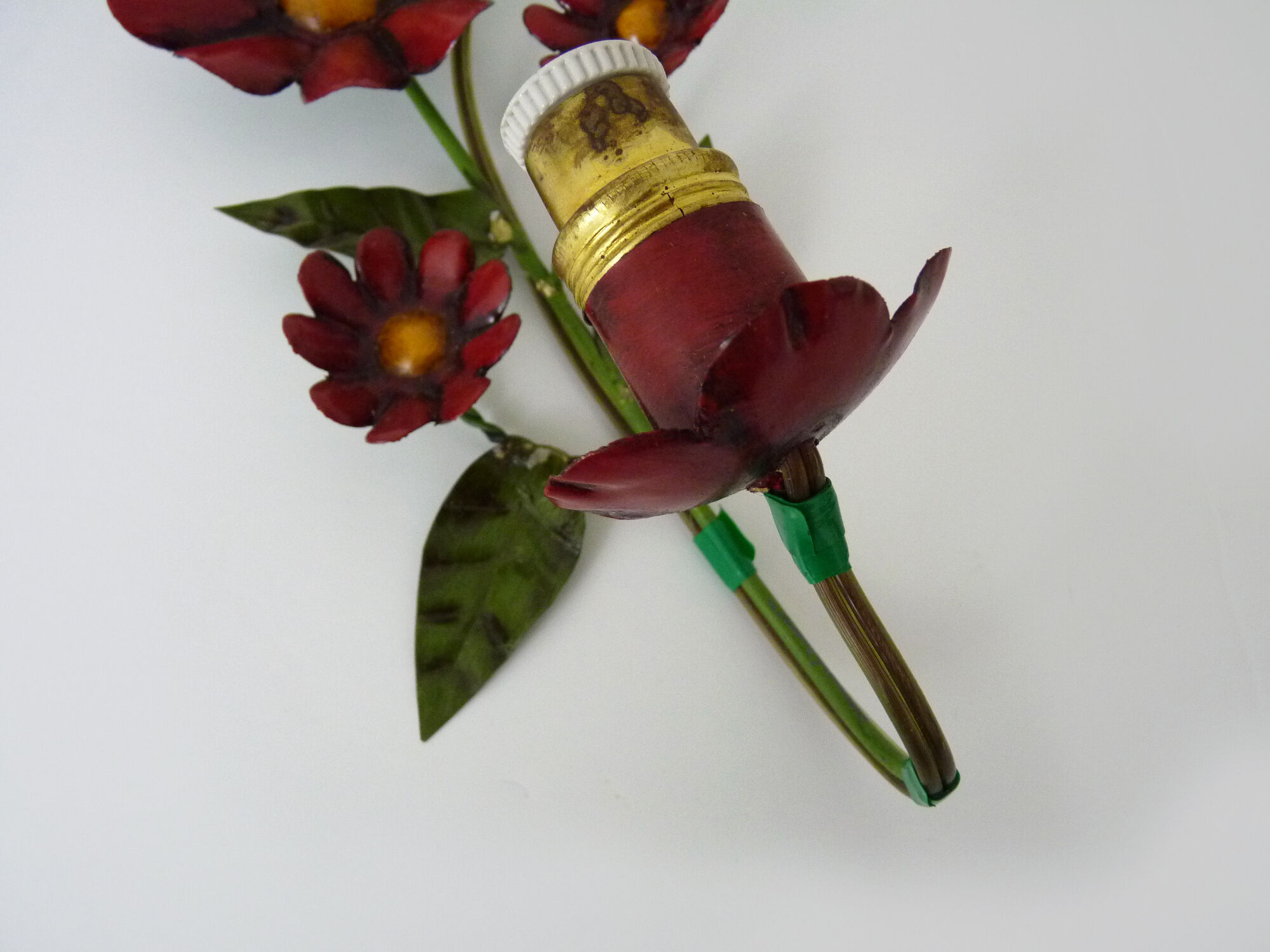 Pair of vintage Italian wall lamps in painted sheet metal. Decoration flowers. Year 50 60