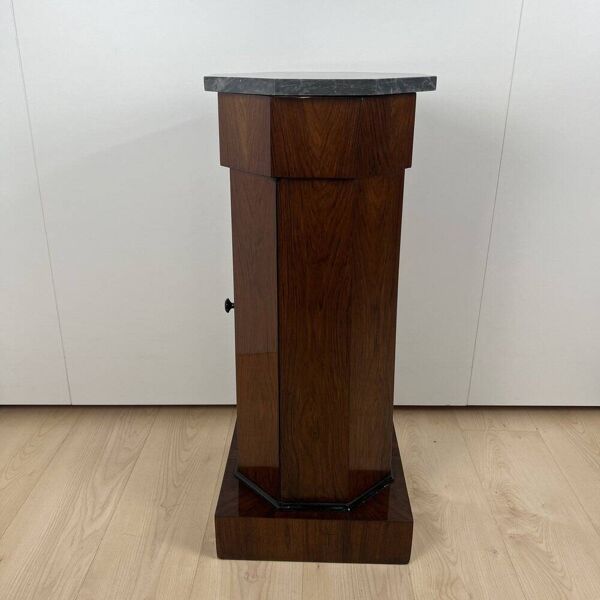 Cabinet de tambour Biedermeier en placage de noyer et marbre, France, années 1830