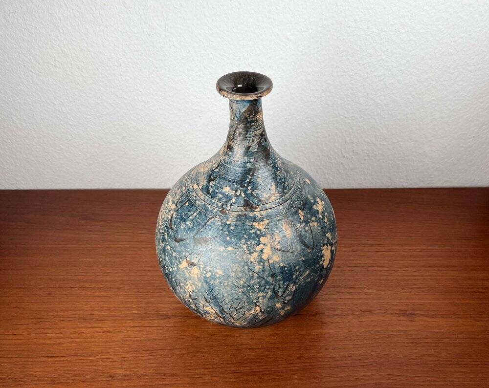 Brutalist mid-century studio pottery vase by Gerhard Liebenthron, 1975.