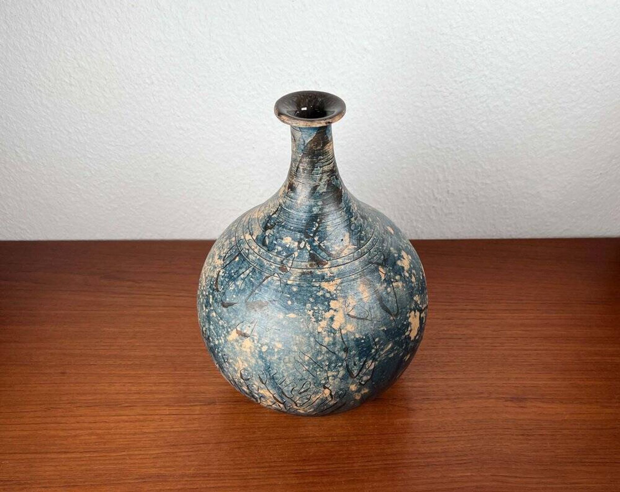Vase de poterie de studio allemand brutaliste du milieu du siècle par Gerhard Liebenthron, 1975